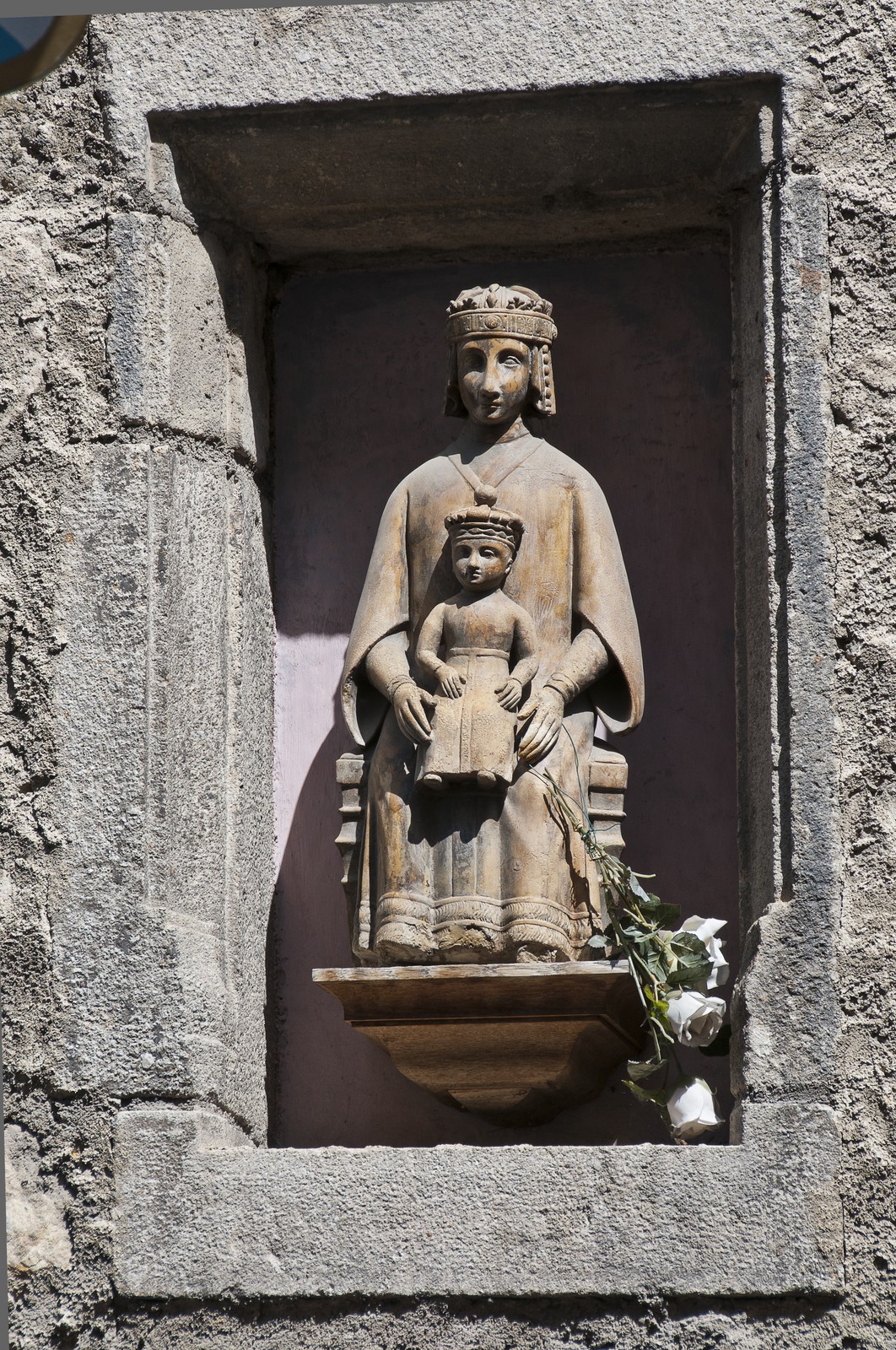 Vierge sculptée Vierge sculptée
