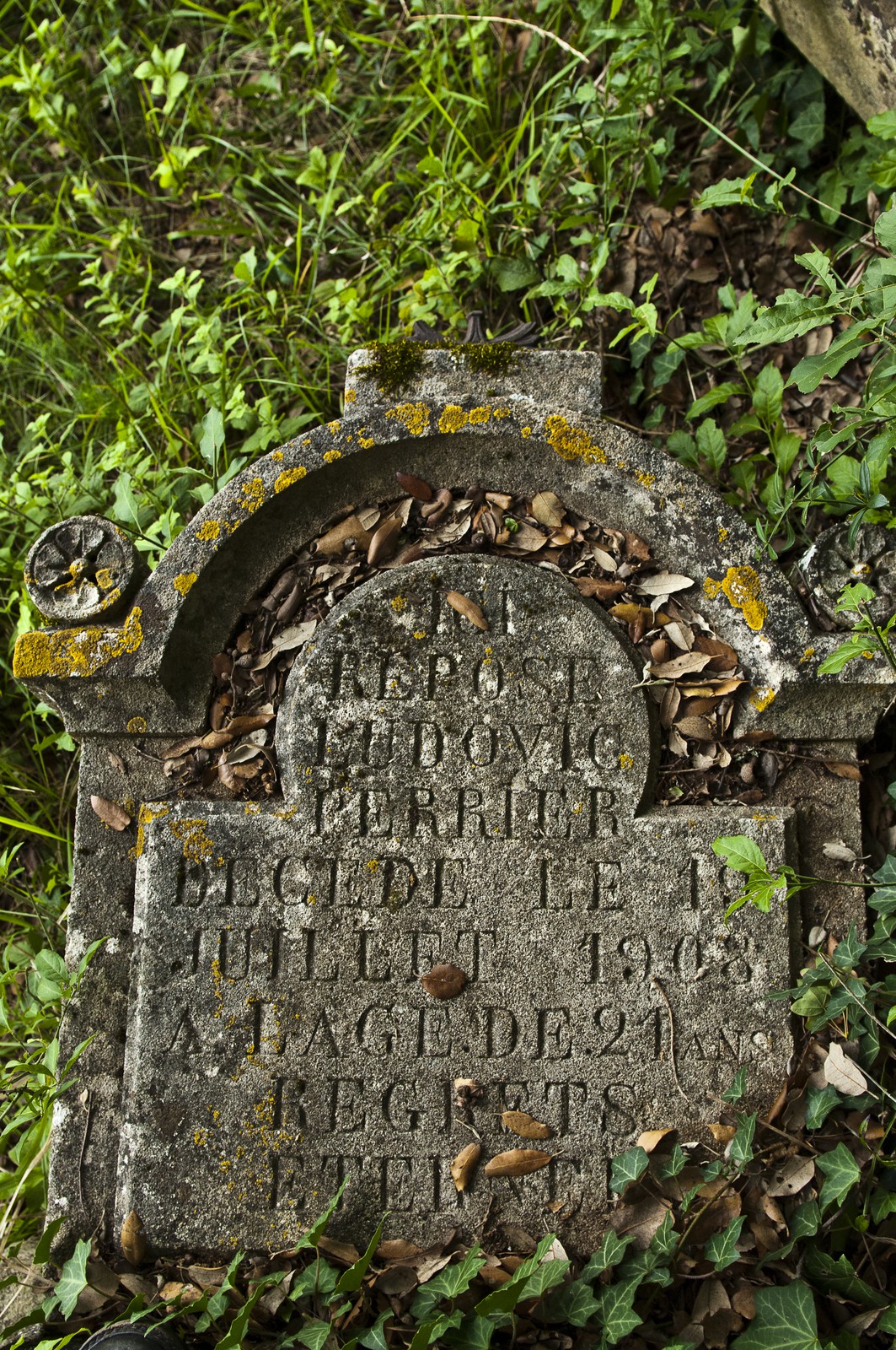 Cimetière abandonné Cimetière abandonné