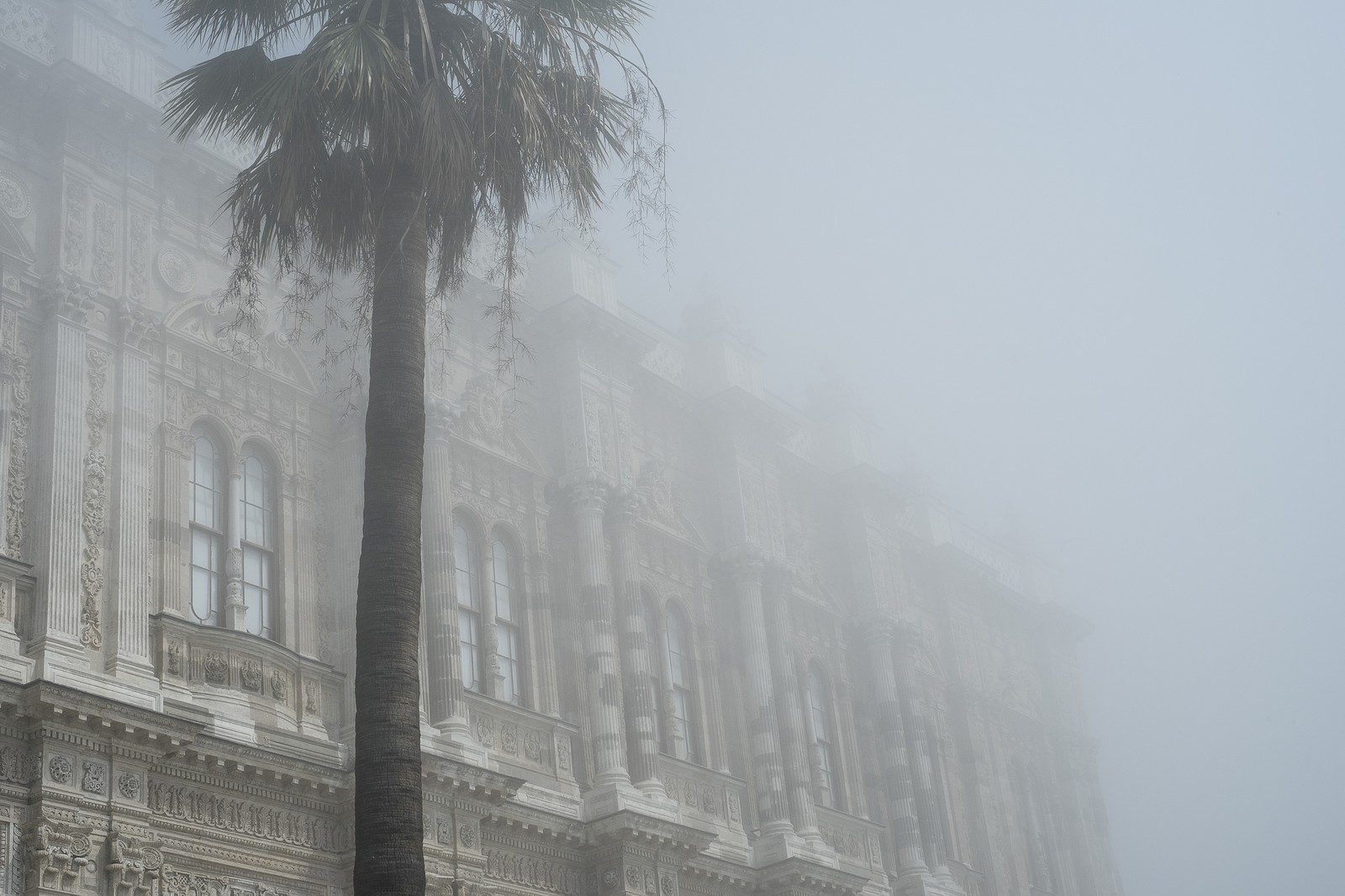 Le palais dans le brouillard Le palais dans le brouillard