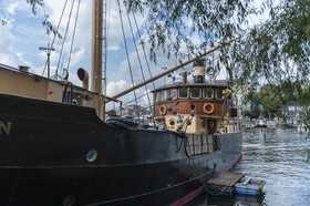 Bateau à quai