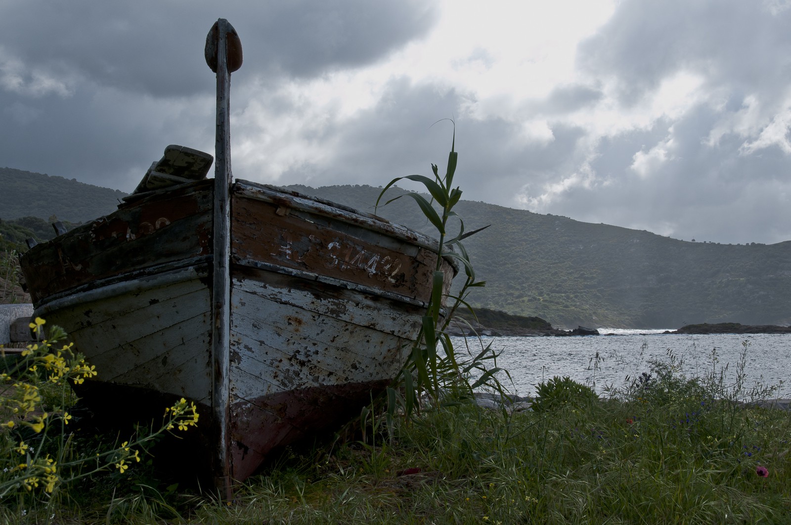Barque abandonnée Barque abandonnée