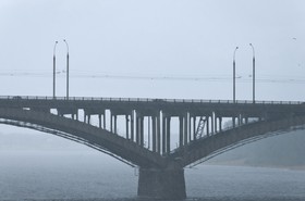 Pont sous la pluie