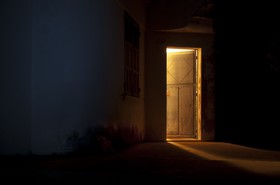 Porte entrouverte