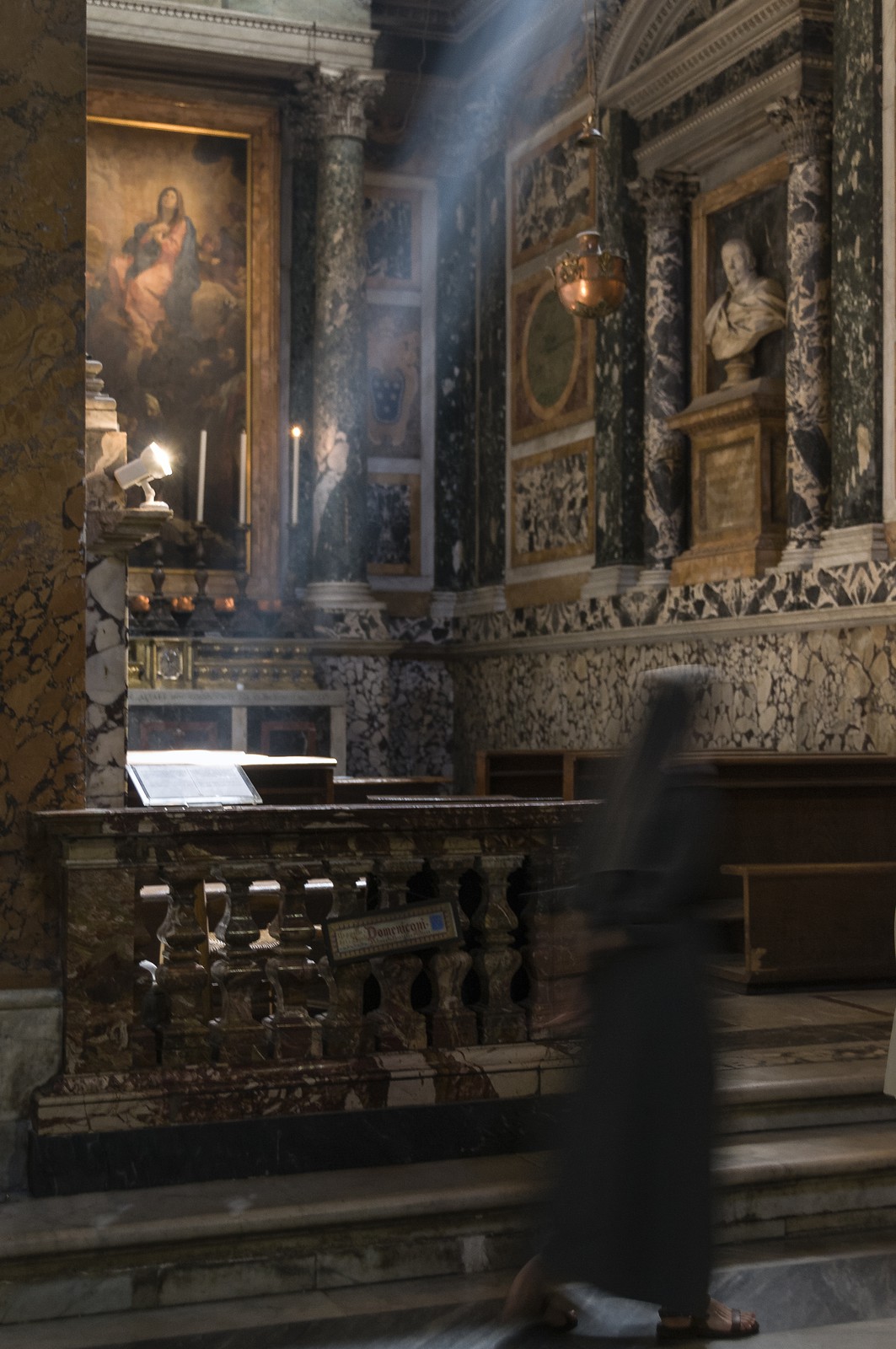 L'ombre dans l'église L'ombre dans l'église