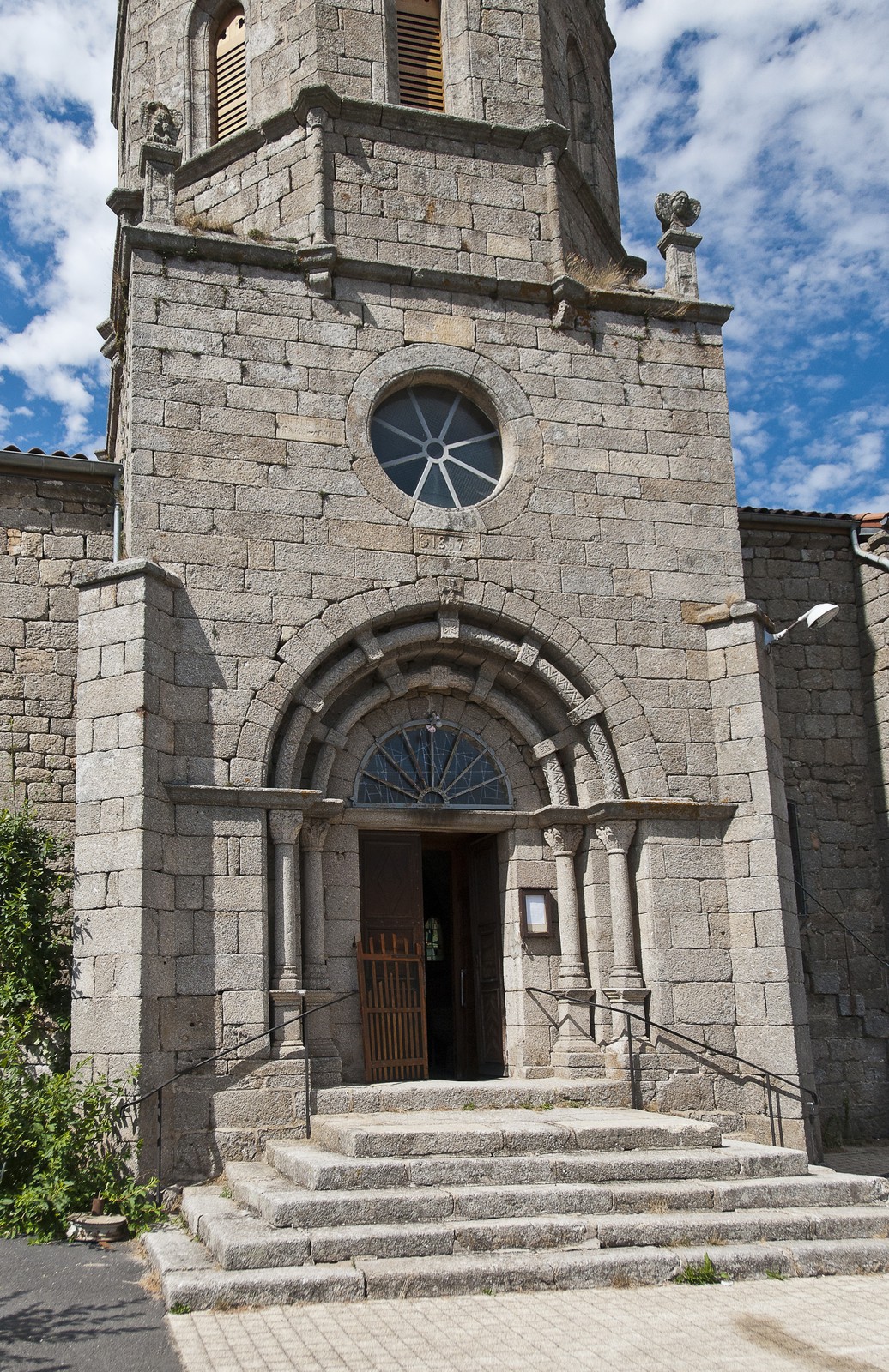 Porche d'église Porche d'église