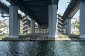 Sous le pont