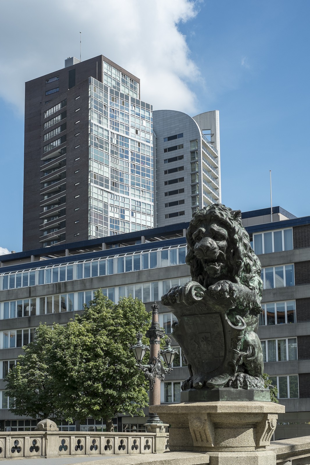 Le lion de bronze