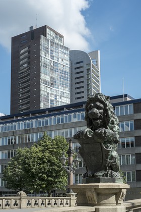 Le lion de bronze