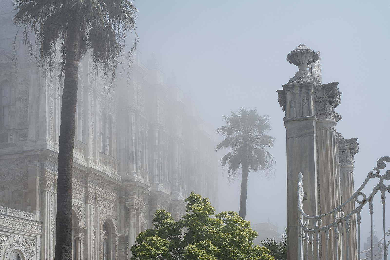 Le palais dans le brouillard Le palais dans le brouillard