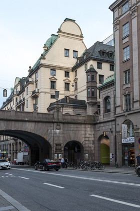 Immeuble et pont